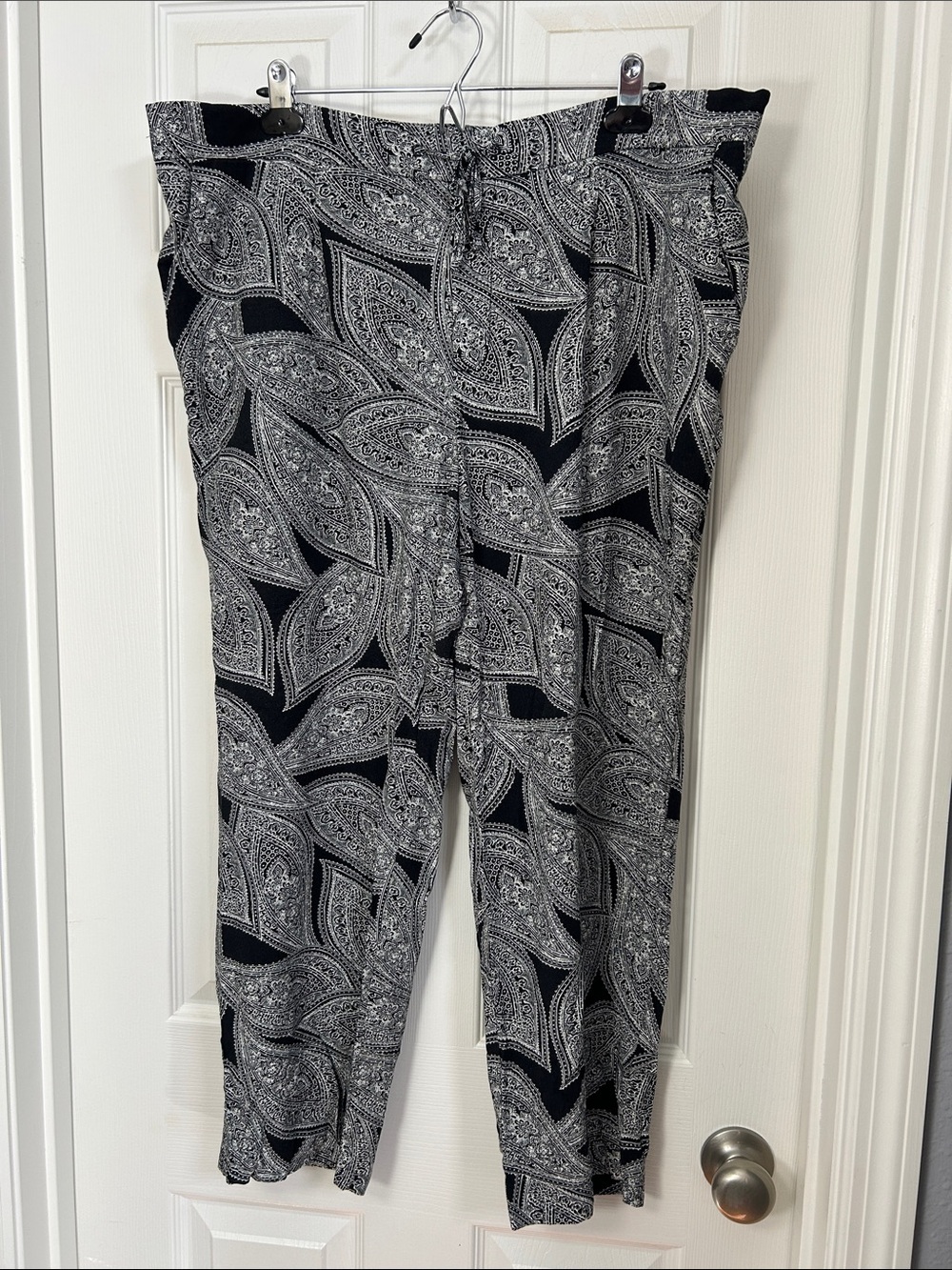 Banana Republic Black and White Paisley Cropped Pull-On Pants Women’s Size XL